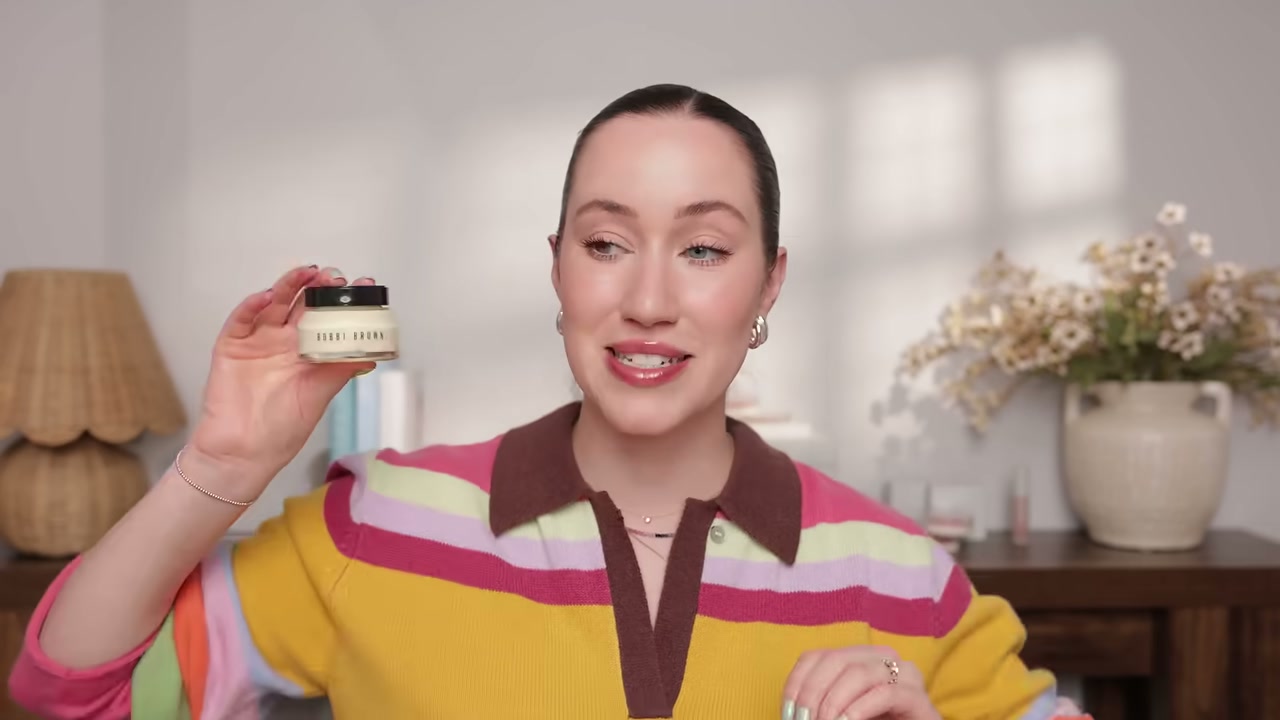 @allieglines reviewing Hung Vanngo Beauty 01 Brush at 05:53 in a YouTube Shorts video