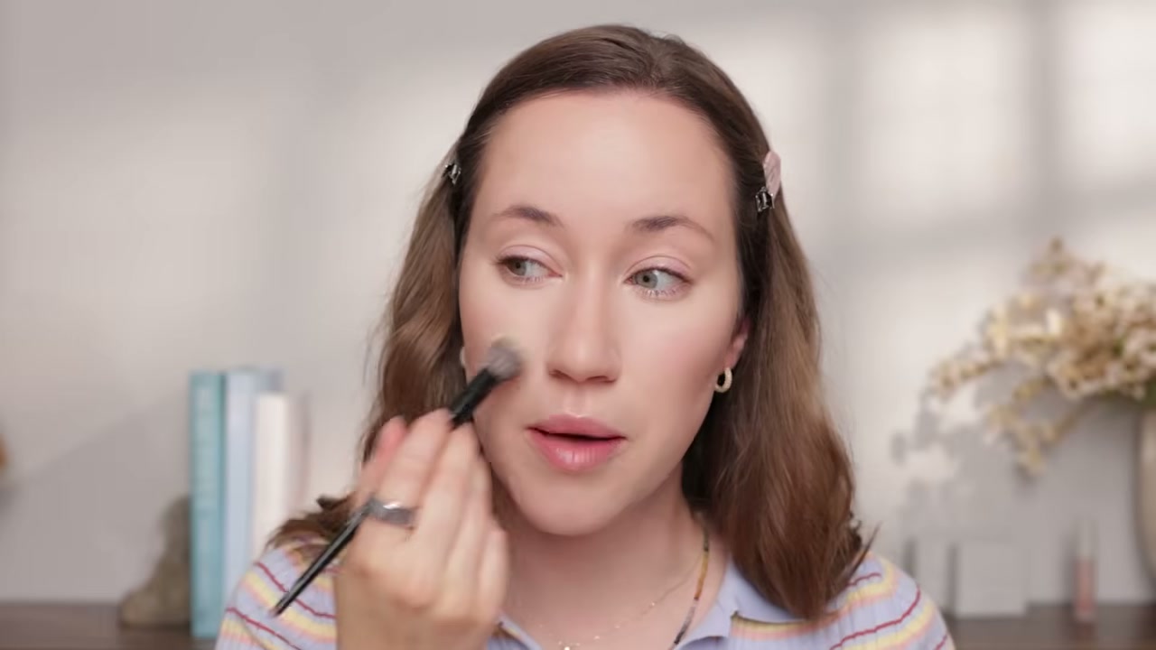 @allieglines reviewing Laura Mercier Translucent Loose Talc-Free Setting Powder Ultra-Blur at 12:42 in a YouTube Shorts video