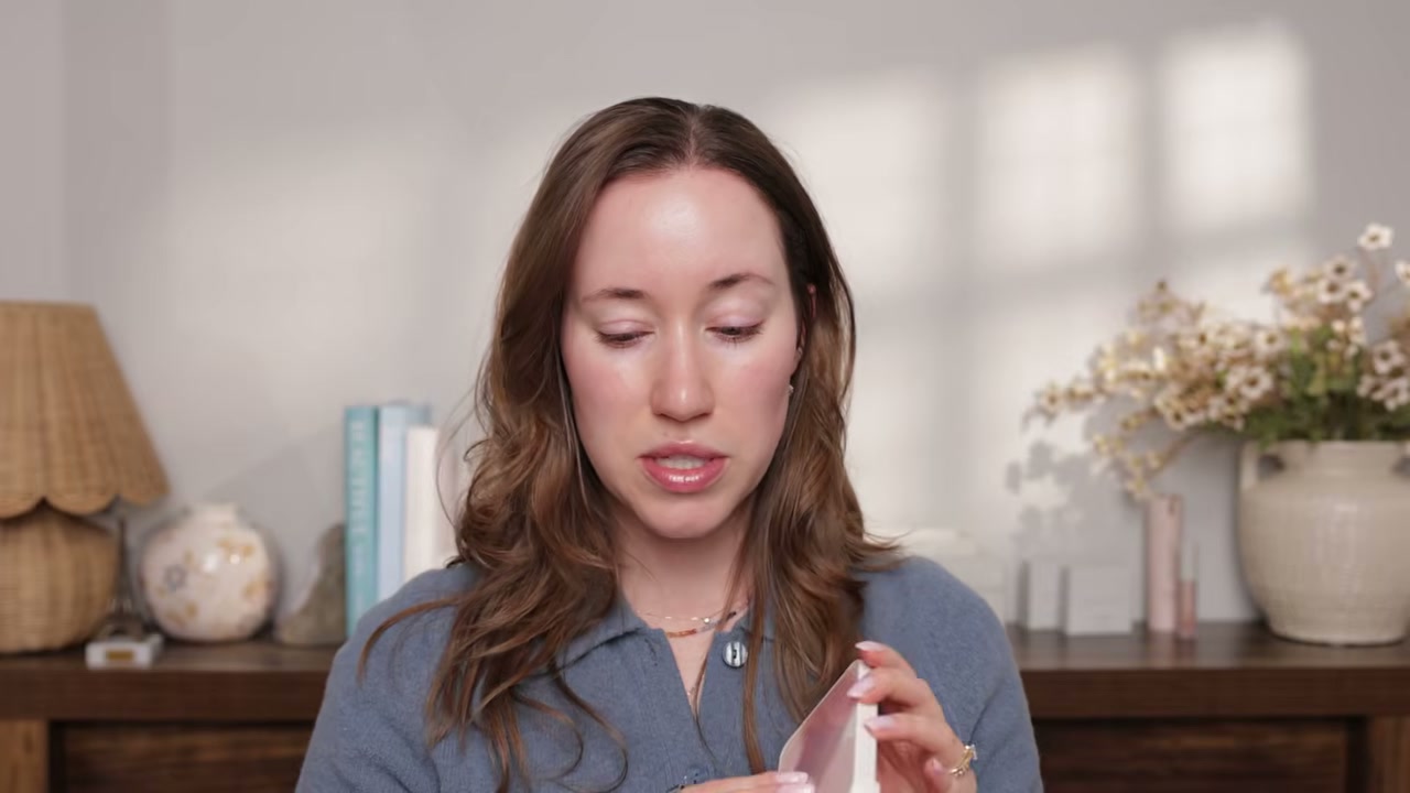 @allieglines reviewing Morphe Chromaplus 6-Pan Eyeshadow Palette - Mauve Mode at 00:49 in a YouTube Shorts video