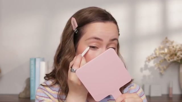 @allieglines reviewing Ravie Beauty Soft Definition Eyeliner Brush – Angled at 16:04 in a YouTube Shorts video