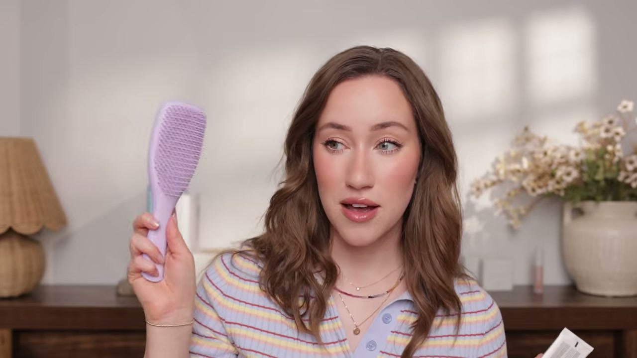 @allieglines reviewing Tangle Teezer Brush at 20:48 in a YouTube Shorts video