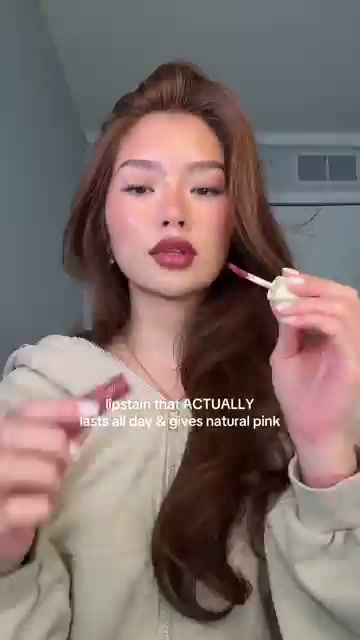 @alxandra reviewing Mango People Hydrating Glossy Lip Stain at 00:17 in a YouTube Shorts video