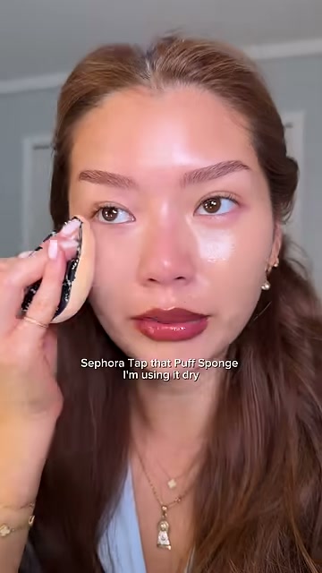 @alxandra reviewing Sephora Collection Tap That Puff Makeup Sponge at 00:19.2 in a YouTube Shorts video