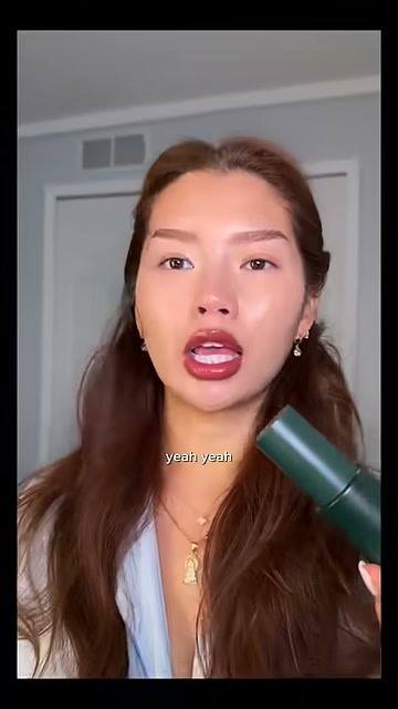 @alxandra reviewing Toolbox Beauty 100 Dual-Ended Foundation and Complexion Brush at 00:34.08 in a YouTube Shorts video