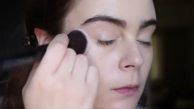@amandaz reviewing Charlotte Tilbury Beautiful Skin Cream Bronzer at 06:25 in a YouTube Shorts video