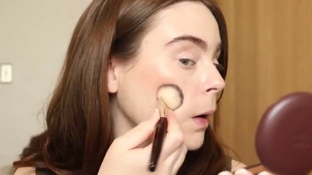 @amandaz reviewing Fara Homidi Bronzer Compact at 02:02 in a YouTube Shorts video