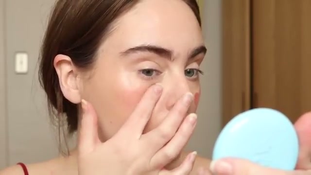 @amandaz reviewing Fara Homidi Essential Lip Compact at 09:45 in a YouTube Shorts video