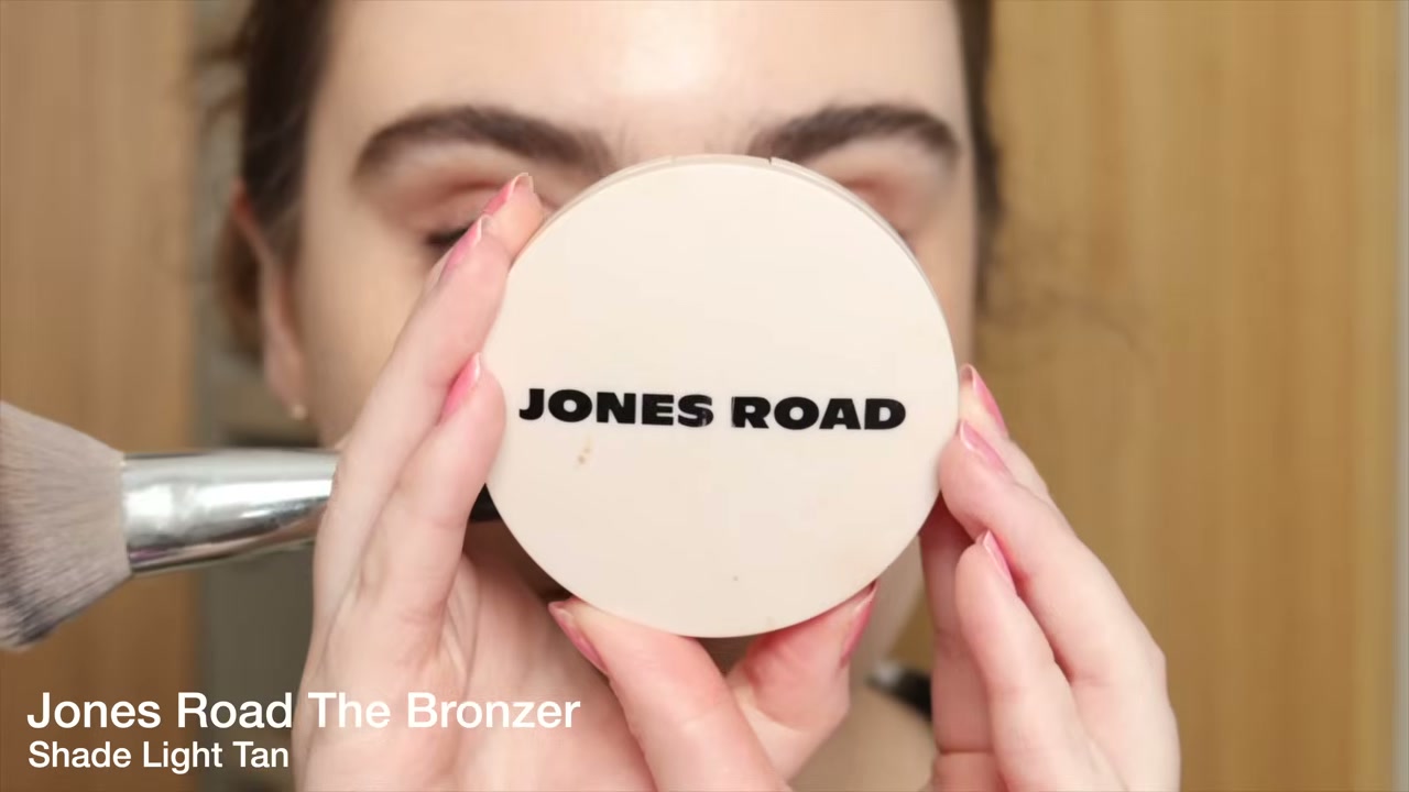@amandaz reviewing Jones Road Beauty V Bronzer at 07:19 in a YouTube Shorts video