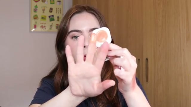 @amandaz reviewing LAKA Mono Eyeshadow at 17:48 in a YouTube Shorts video