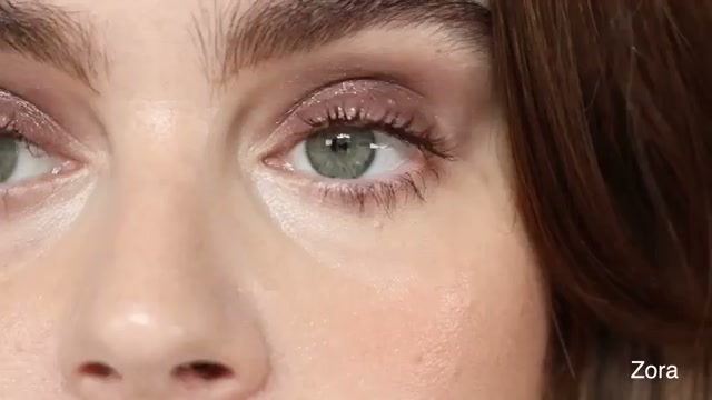 @amandaz reviewing Lisa Eldridge Liquid Lurex at 13:06 in a YouTube Shorts video