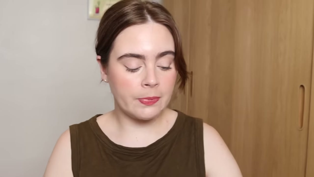 @amandaz reviewing mixsoon Bean Sun Serum SPF 50 at 33:10 in a YouTube Shorts video