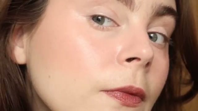 @amandaz reviewing Prada Touch Blush at 09:31 in a YouTube Shorts video