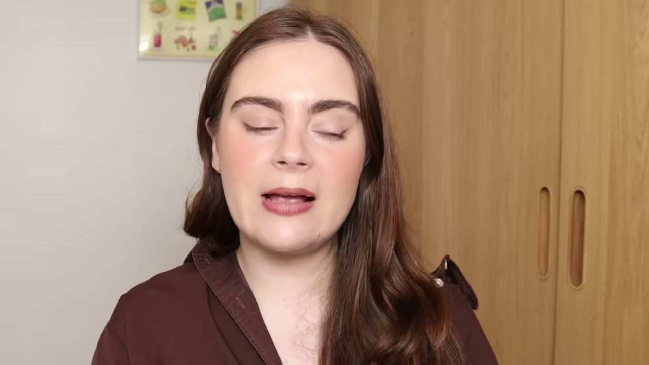 @amandaz reviewing REFY Cushion Bronzer at 41:12 in a YouTube Shorts video