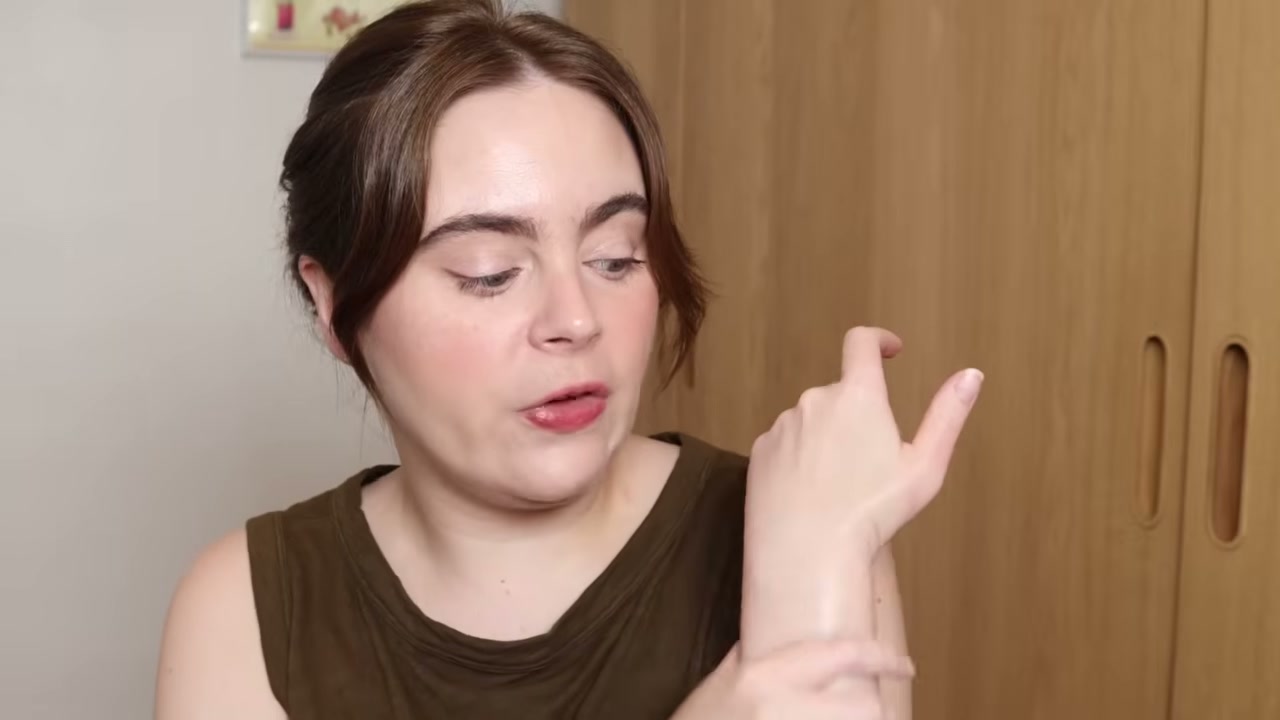 @amandaz reviewing Rohto Mentholatum Skin Aqua Super Moisture UV Gel SPF 50+ at 22:09 in a YouTube Shorts video