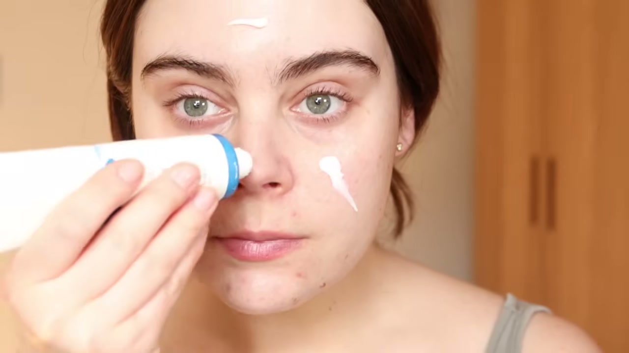 @amandaz reviewing Round Lab Birch Juice Moisturizing Sunscreen at 29:26 in a YouTube Shorts video
