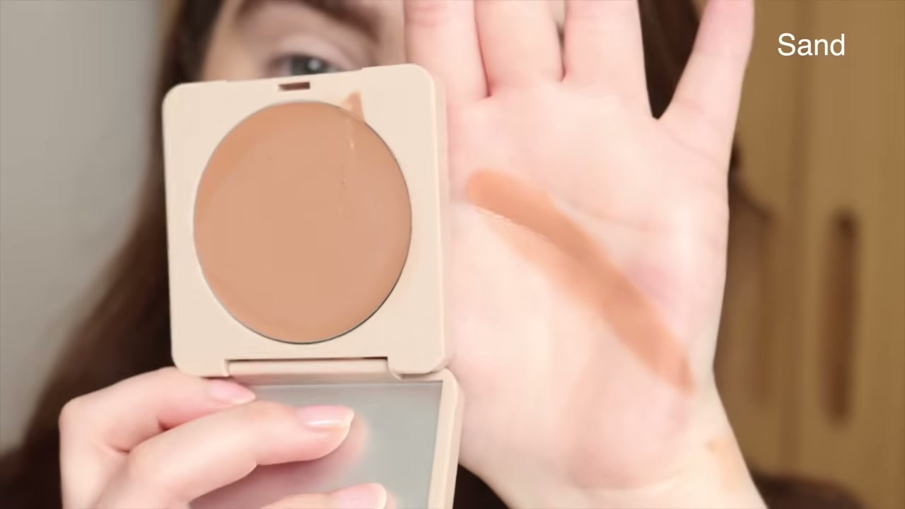 @amandaz reviewing Summer Fridays Butter Bronzer at 44:32 in a YouTube Shorts video