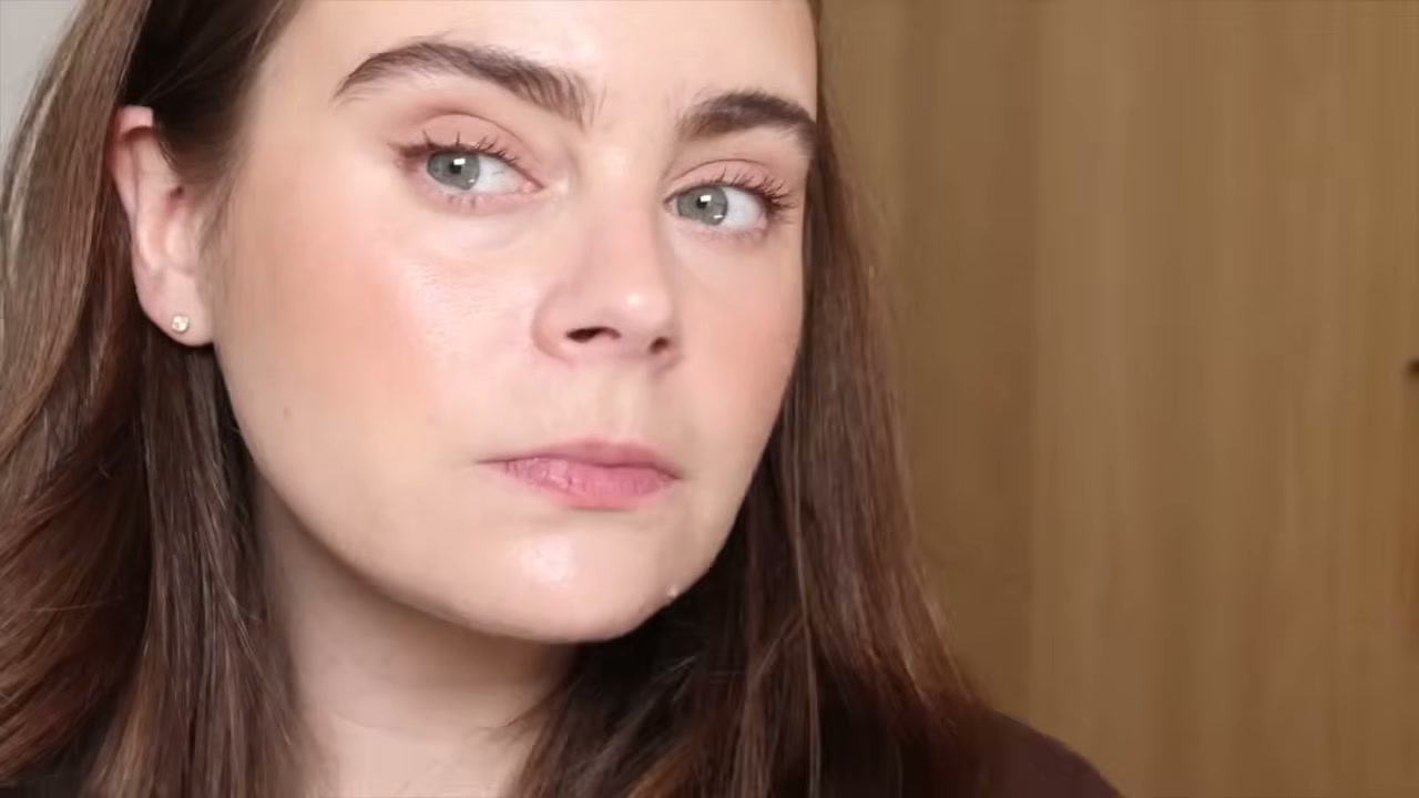 @amandaz reviewing VIOLETTE_FR Plume Blush at 17:52 in a YouTube Shorts video