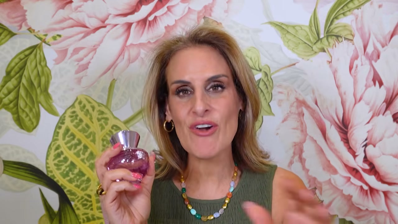 @ameliasbeautychat reviewing Versace Dylan Blush Pink at 54:33 in a YouTube Shorts video