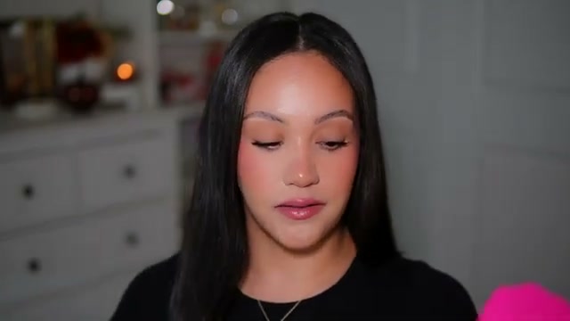 @amyglam reviewing amika Shower Thoughts Body Wash at 07:45 in a YouTube Shorts video