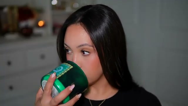 @amyglam reviewing Bath & Body Works Sea Salt Caribbean Candle at 03:28 in a YouTube Shorts video