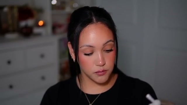 @amyglam reviewing Color Wow Dream Coat Supernatural Spray at 23:34 in a YouTube Shorts video