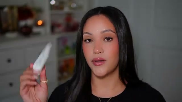 @amyglam reviewing La Roche-Posay Cicaplast Balm B5 at 17:19 in a YouTube Shorts video