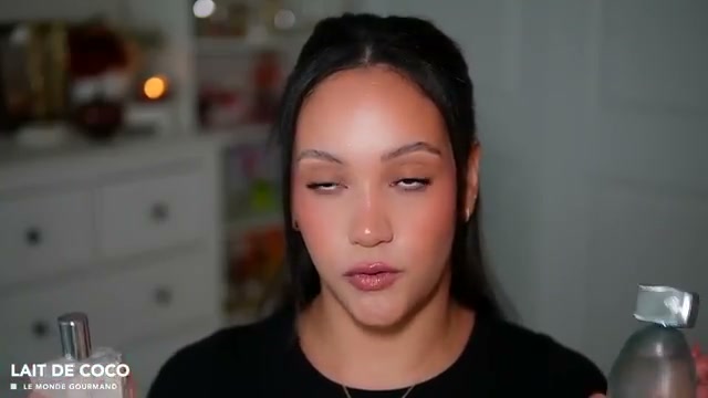 @amyglam reviewing Le Monde Gourmand Lait De Coco at 07:53 in a YouTube Shorts video