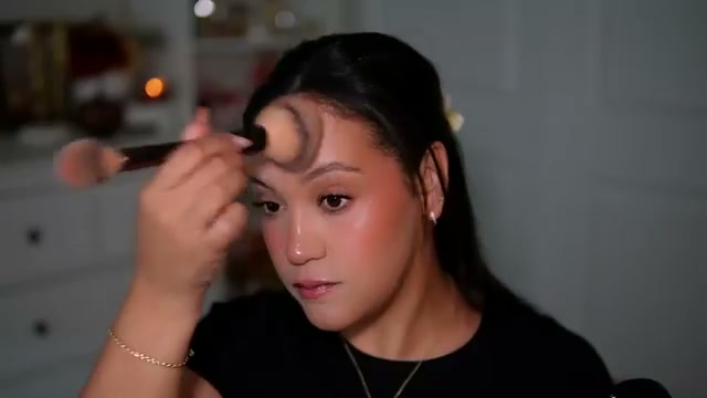 @amyglam reviewing MAC Cosmetics Mineralize Skinfinish at 19:56 in a YouTube Shorts video
