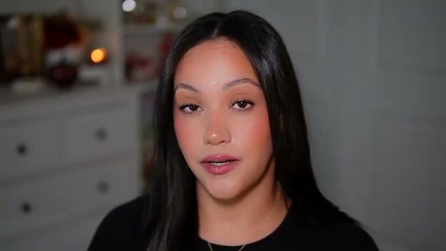 @amyglam reviewing OGX Coconut Conditioner at 07:19 in a YouTube Shorts video