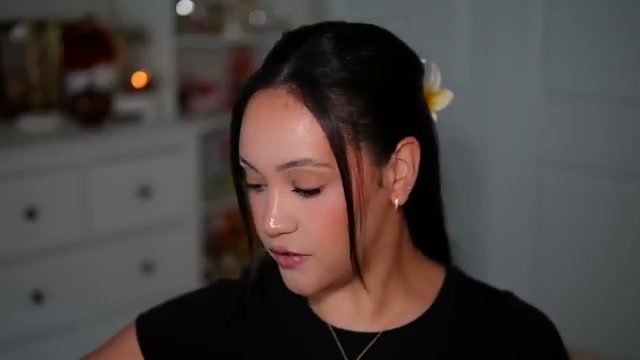 @amyglam reviewing Rhode Peptide Lip Shapes at 10:46 in a YouTube Shorts video