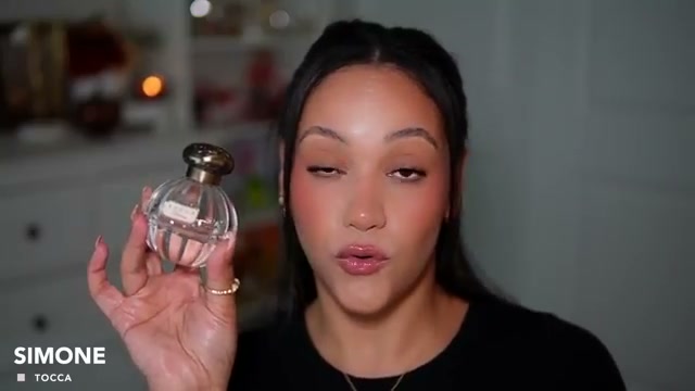 @amyglam reviewing Simone Tocca Simone at 06:55 in a YouTube Shorts video