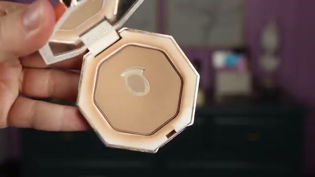 @amylovesmakeup reviewing Fenty Beauty Sun Stalk'r Instant Warmth Bronzer at 08:20 in a YouTube Shorts video