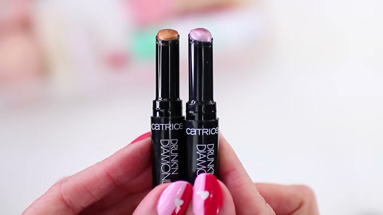 @andreamatillano reviewing Catrice Drunk'n Diamonds Eyeshadow Stick at 04:34 in a YouTube Shorts video