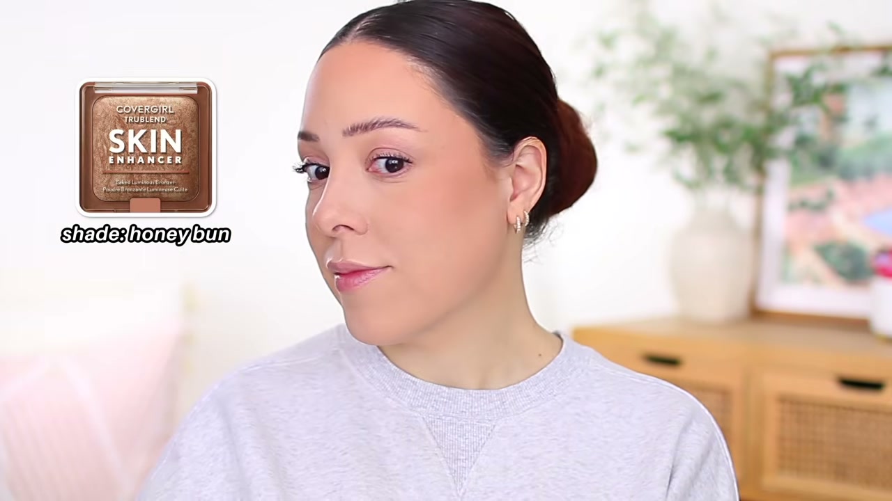 @andreamatillano reviewing CoverGirl True Blend Baked Luminous Blush at 09:36 in a YouTube Shorts video