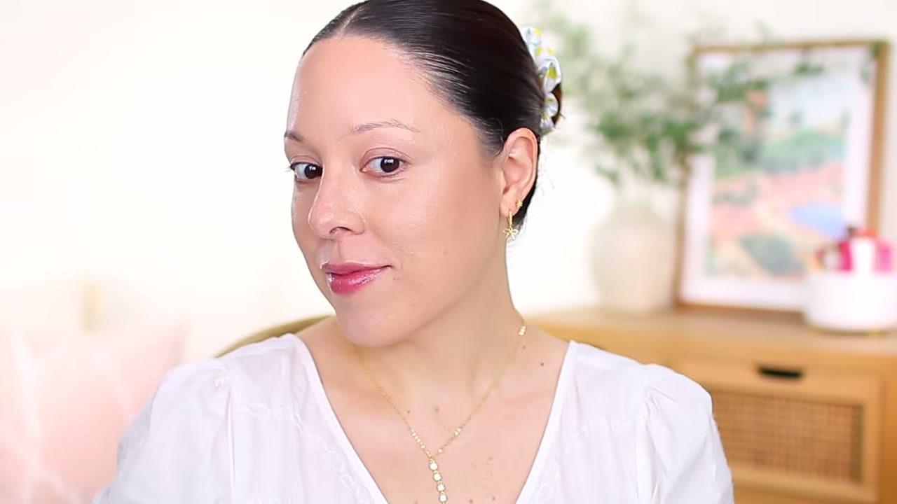 @andreamatillano reviewing d'Alba First Spray Serum at 01:38 in a YouTube Shorts video