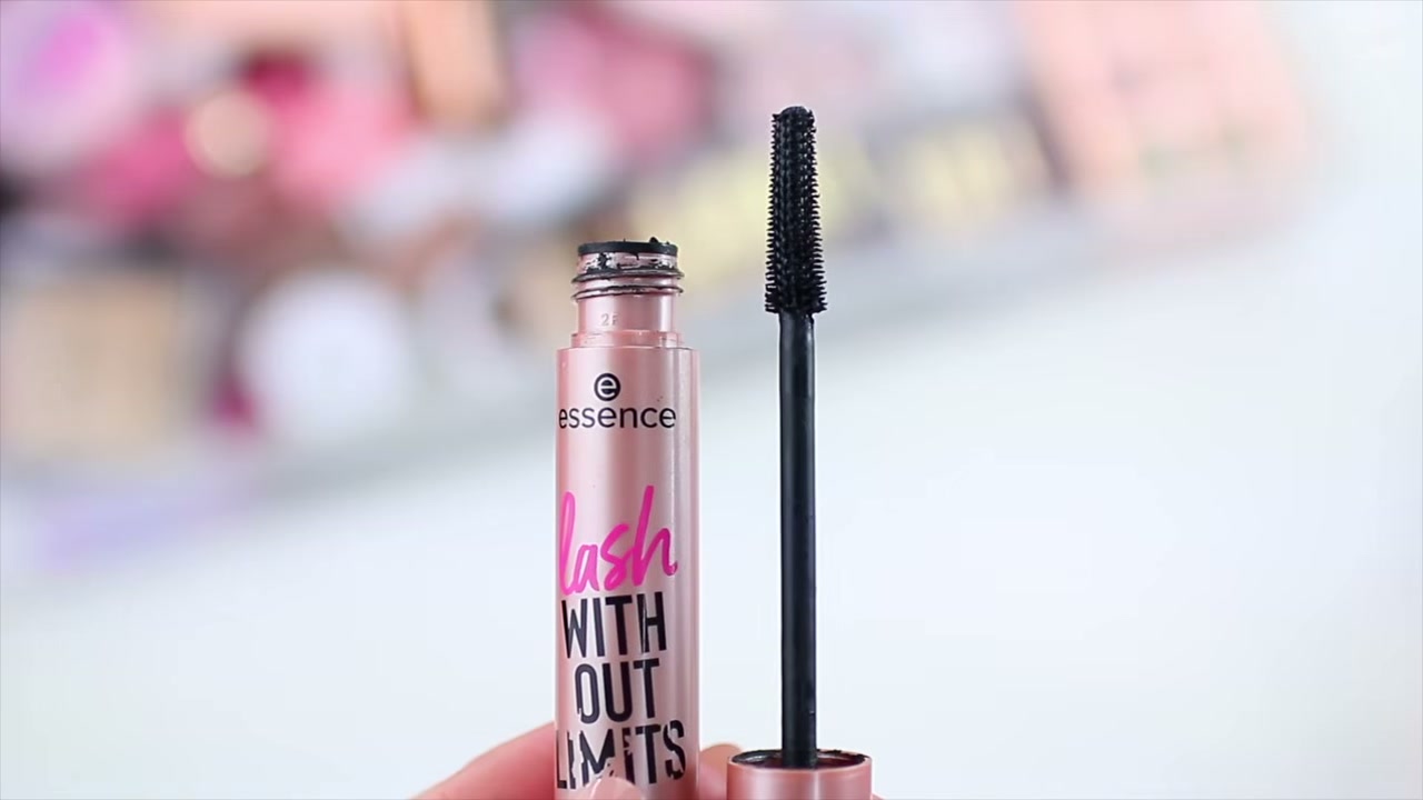 @andreamatillano reviewing Essence Lash Without Limits Waterproof Extreme Lengthening & Volume Mascara at 47:25 in a YouTube Shorts video