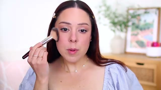 andreamatillano mentioning Essence Soft Touch Butter Bronzer at 23:10 in their YouTube video