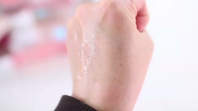 @andreamatillano reviewing L.A. Girl H2O Lock Hydrating Gel Primer at 04:54 in a YouTube Shorts video