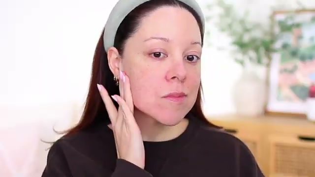 andreamatillano mentioning Milani Blur Out Smoothing Primer at 21:28 in their YouTube video