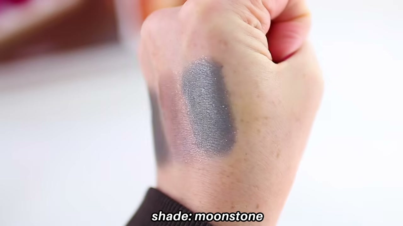 @andreamatillano reviewing Morphe Chromaplus 12 Pan Palette at 14:11 in a YouTube Shorts video