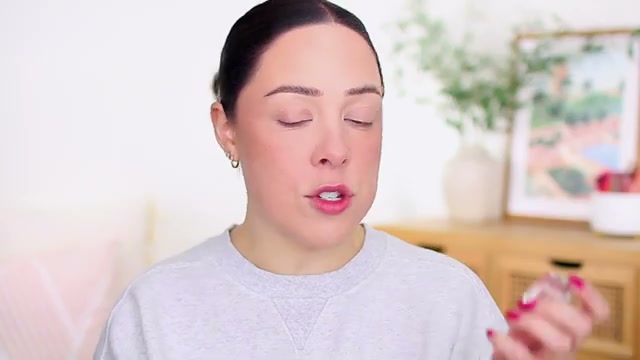 @andreamatillano reviewing Real Techniques Crease Brush at 21:59 in a YouTube Shorts video