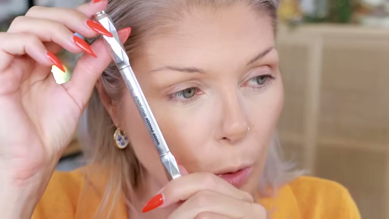 @angelicanyqvist reviewing Benefit Cosmetics Goof Proof Eyebrow Pencil at 13:18 in a YouTube Shorts video