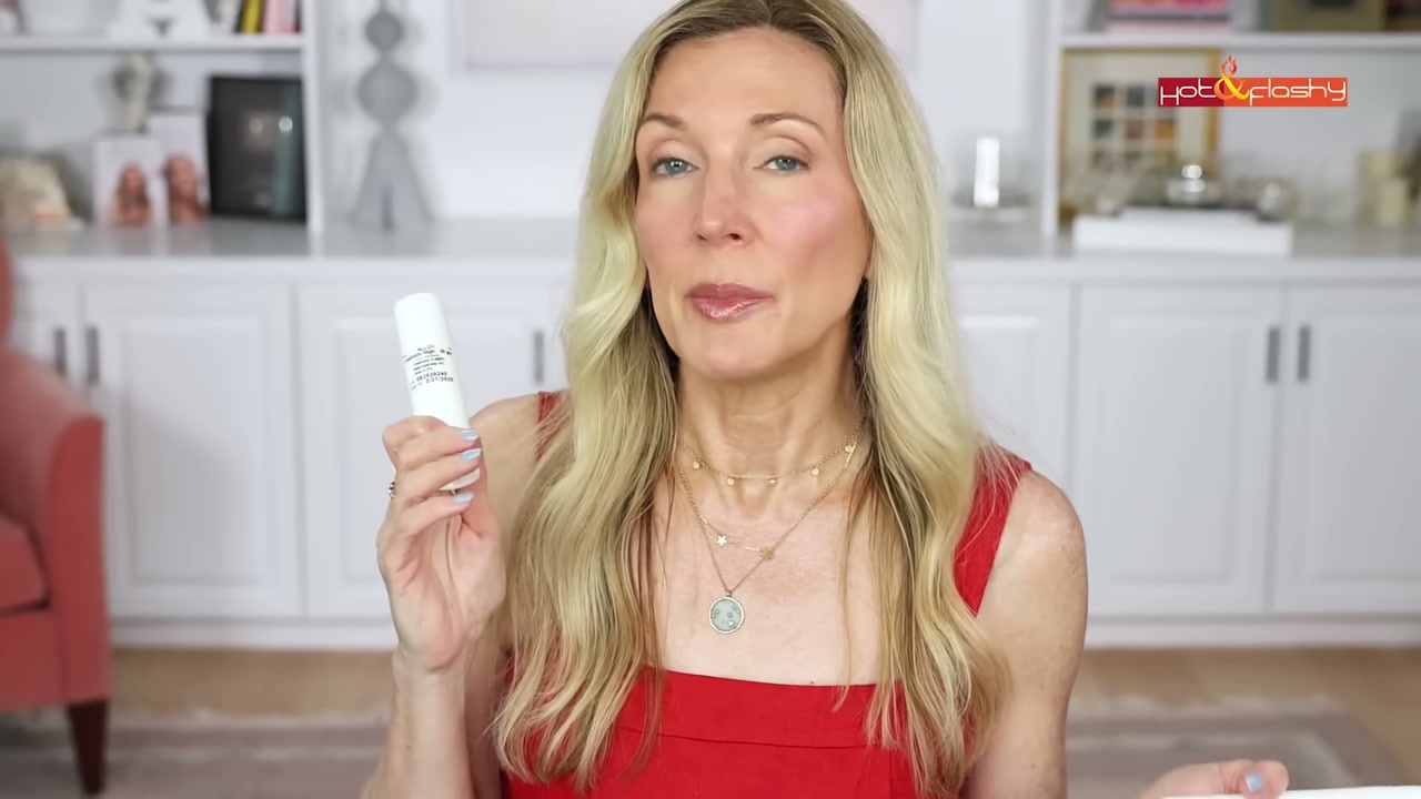 @angiehotandflashy reviewing Alloy Tretinoin Cream at 15:11 in a YouTube Shorts video
