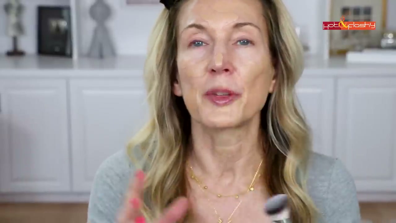 115 Medium Contoured Foundation Brush