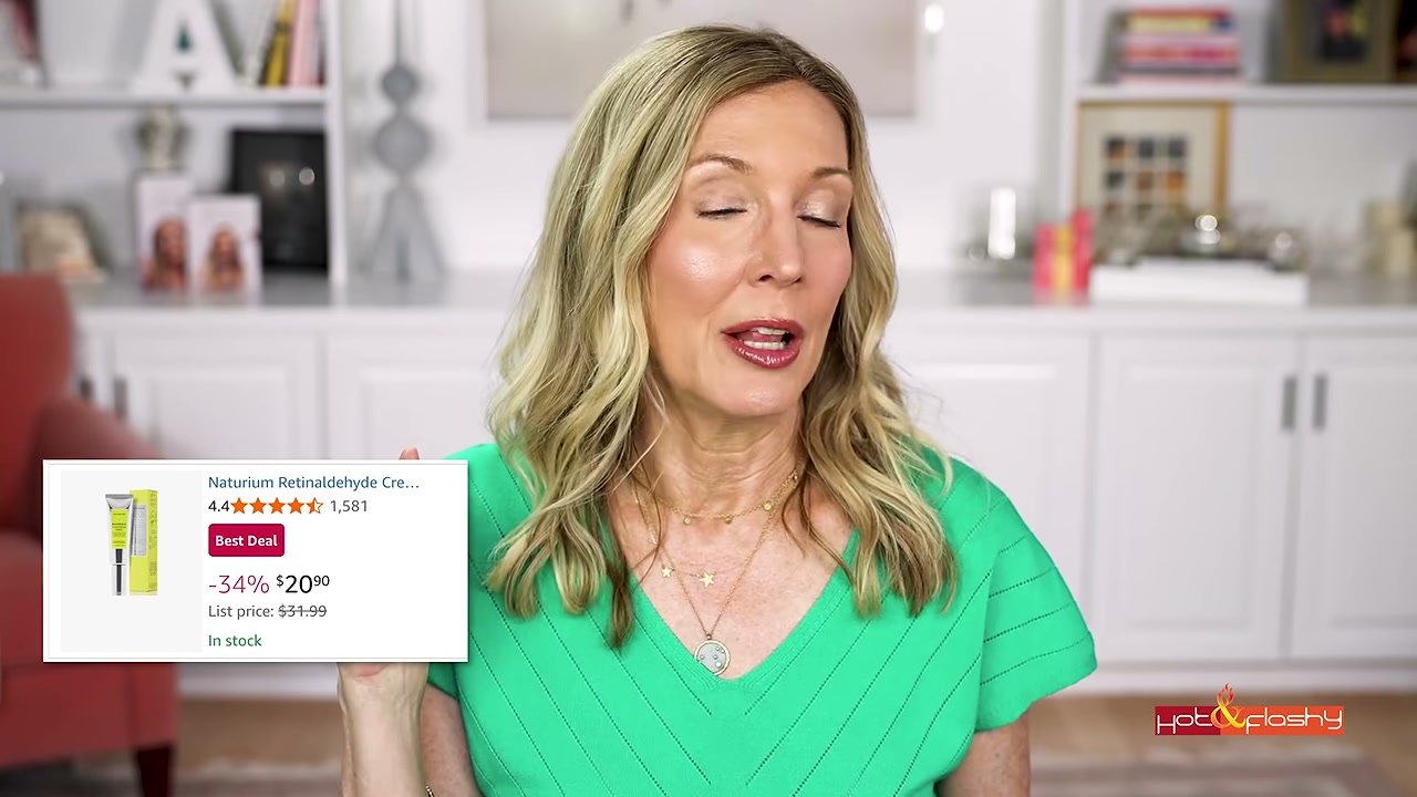 @angiehotandflashy reviewing Differin Adapalene Gel at 13:10 in a YouTube Shorts video