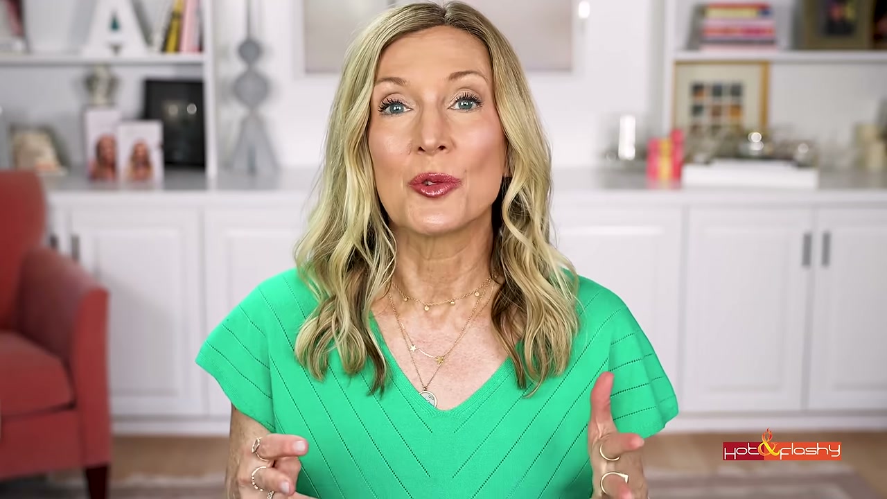 @angiehotandflashy reviewing Dyson Airwrap at 03:39 in a YouTube Shorts video