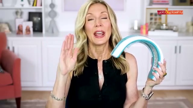 @angiehotandflashy reviewing Hairmax Laserband 82 at 07:17 in a YouTube Shorts video