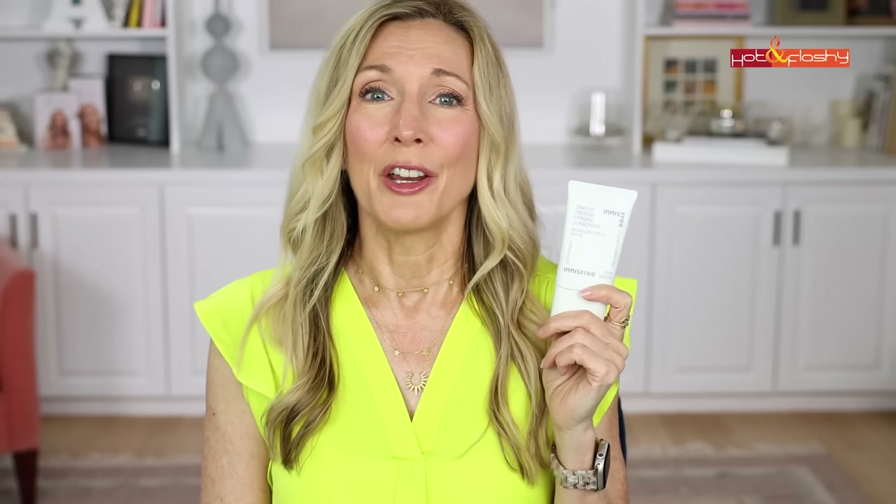 @angiehotandflashy reviewing Lion Pose Unghosted SPF 42 at 06:29 in a YouTube Shorts video