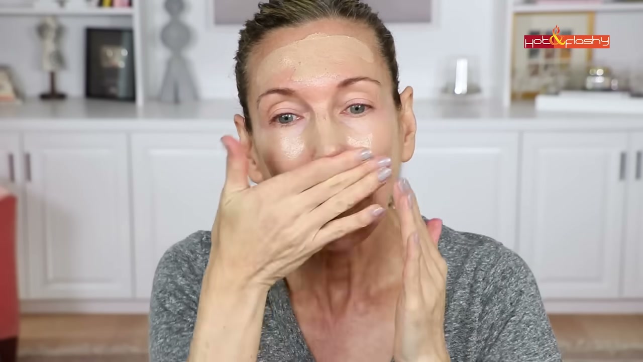 @angiehotandflashy reviewing Live Tinted Hueguard Tint SPF 50 at 29:04 in a YouTube Shorts video