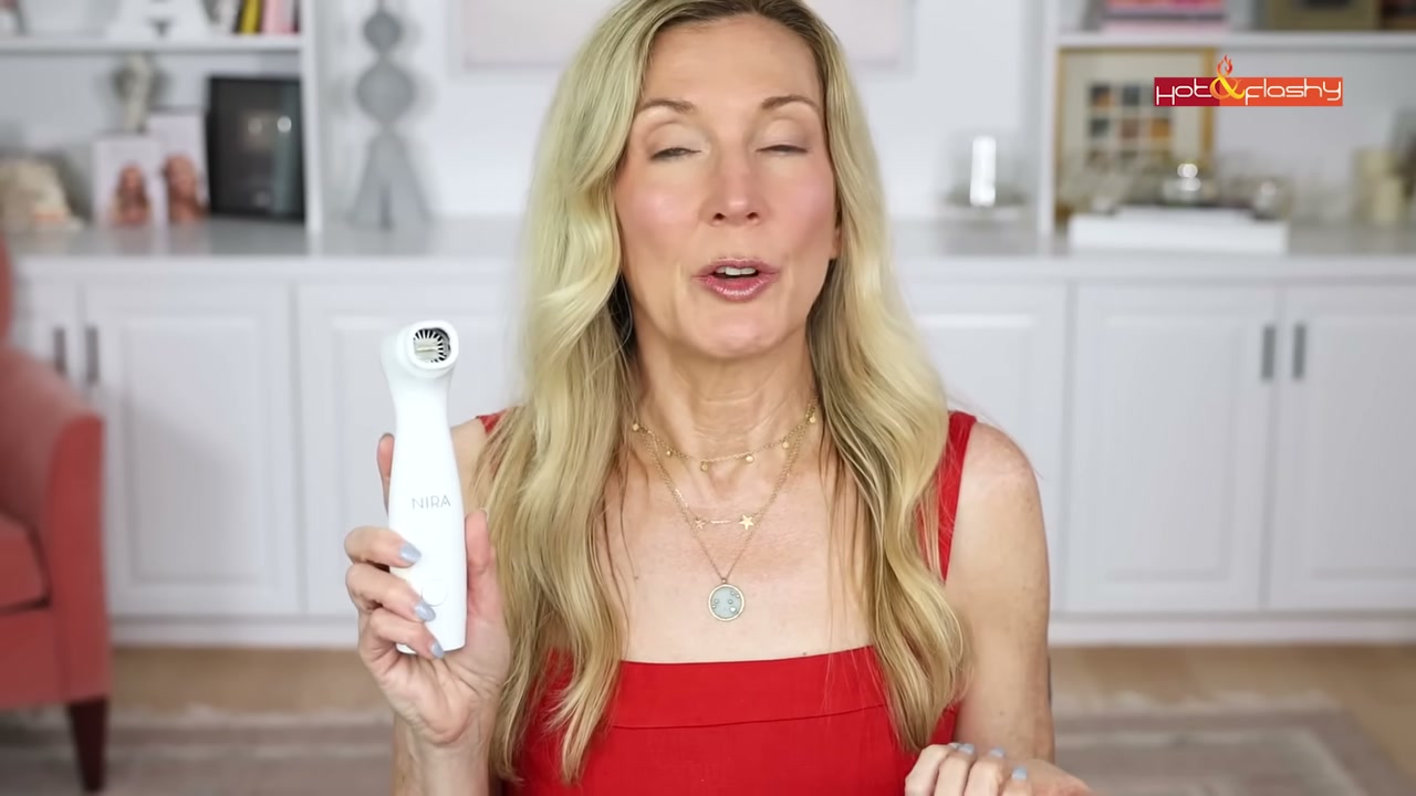 @angiehotandflashy reviewing NIRA Pro Plus at 22:33 in a YouTube Shorts video
